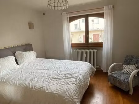 t2 au calme dans une maison