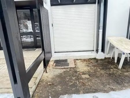 studio avec terrasse et place de parking