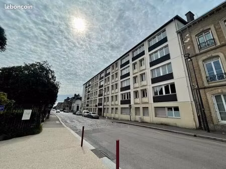 bureaux 1 892 m²
