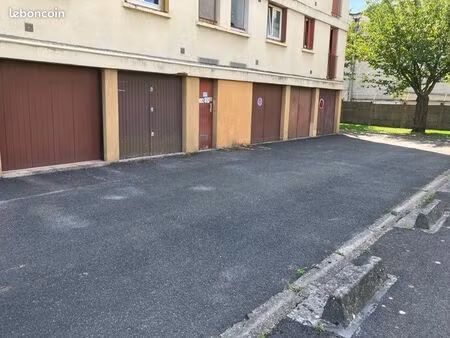 3 box loués chelles