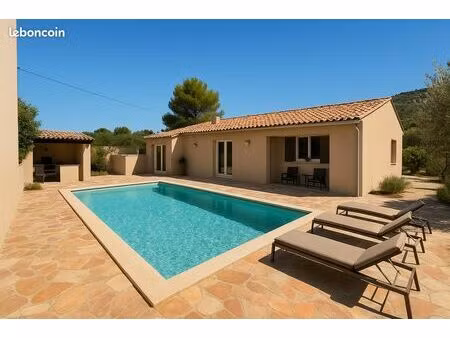 ? mérindol – maison plain-pied 3 chambres + piscine – au calme à pied du centre