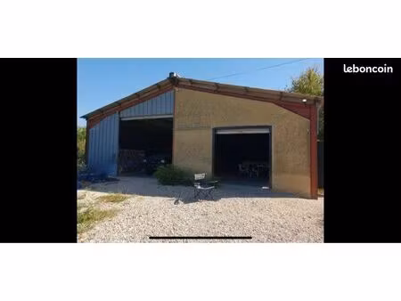 hangar 250m2 sur terain de 1500m2