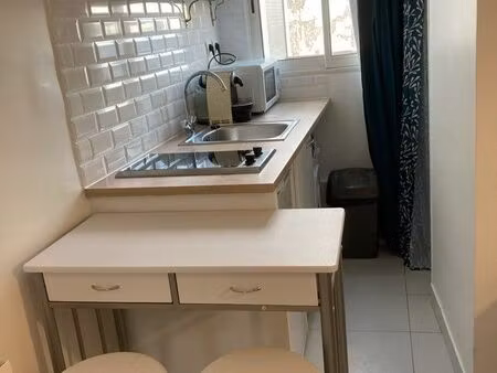 7e  studio meublé 9m2; 546 cc