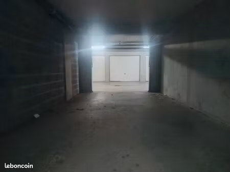 garage / box fermé 30 m² – sécurisé – vente ou location – proche genève