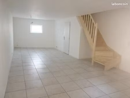 maison de ville 2 chambres et cour