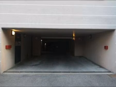 garage/ box proche tram et ceva