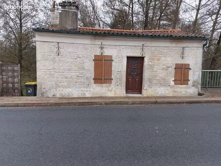 maison au bord de l'eau