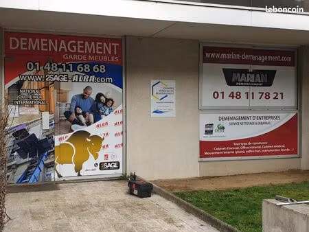 murs de boutique vide versailles a vendre