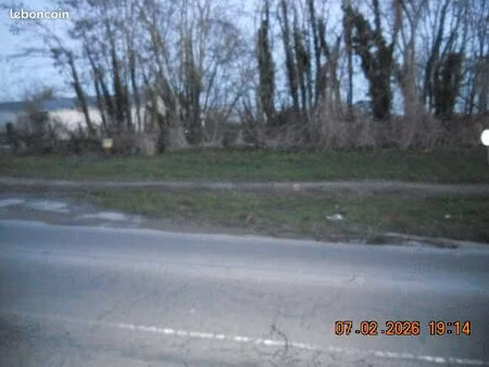 réseaux à 5m. batir 1 à 4 batiments. emprise sol 750m2 du tàb 1250m2. et maison. cede auss