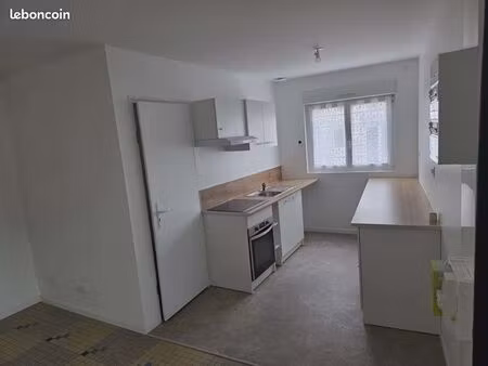 t2 centre de mauzé avec terrasse