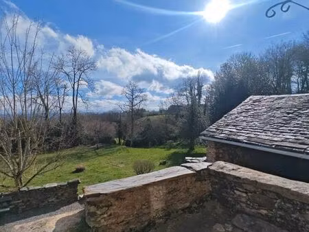 propriété avec maison dépendances et terrains