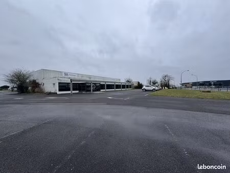 local 1150 m² niort