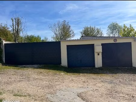 lots de boxs sur terrain privé  proche gare quartier pavillonnaire