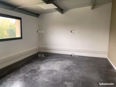 bureaux 92 m²