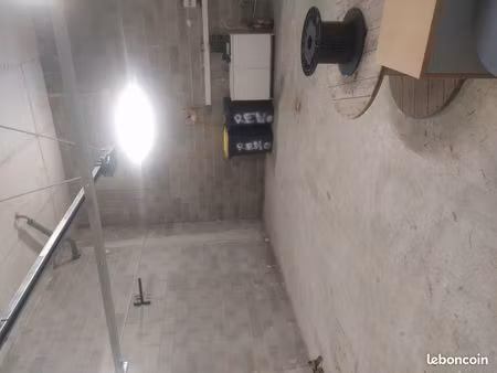 depot entrepot local