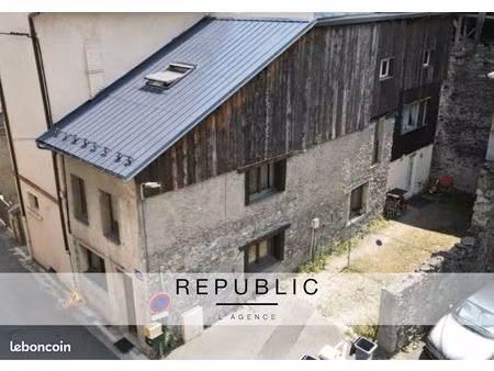 immeuble 7 pièces 158 m²