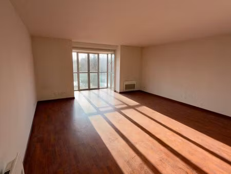 ? t2 53 m² – très lumineux – vue dégagée – parking sécurisé – gare sud le mans