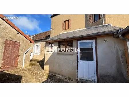 vaste maison de village à renover 15 minutes du mans environ