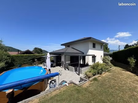 maison contemporaine récente de 148m² avec belles prestations  jardin et piscine hors sol