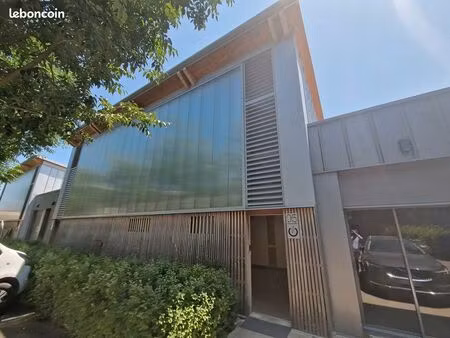 local 127 m² montfavet