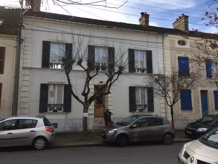 maison bourgeoise/de maître contre l'eau