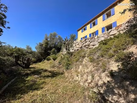 villa recente calme soleil