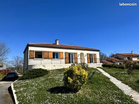 villa 8 pièces 151 m²