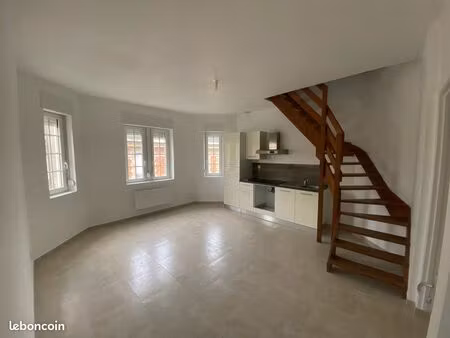 t2 en duplex rénové centre ville peronne