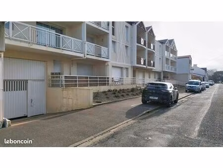 parking/box 1 pièce 15 m²