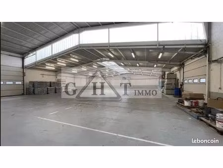 local industriel 1 040 m²