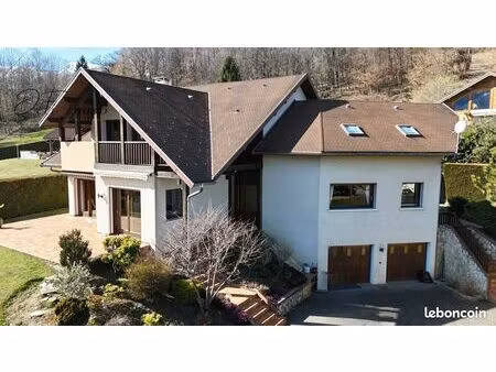 villa 9 pièces 277 m²