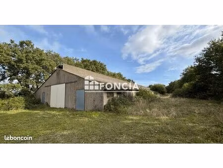 à vendre – bâtiment agricole sur terrain d’environ 1 hectare
