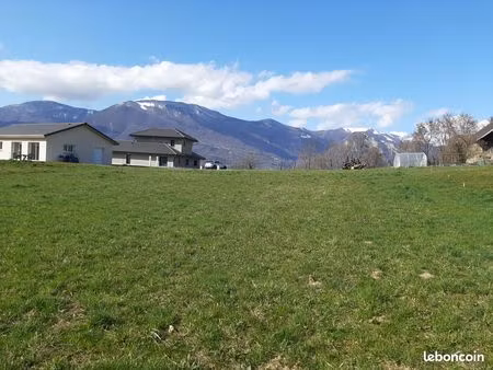 terrain viabilisé 759m²