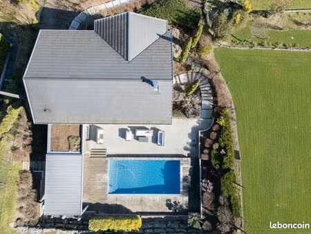 lake lodge  chalet contemporain offrant une vue panoramique sur le lac et la tournette