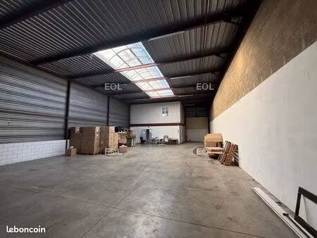 local bureaux 349 m²