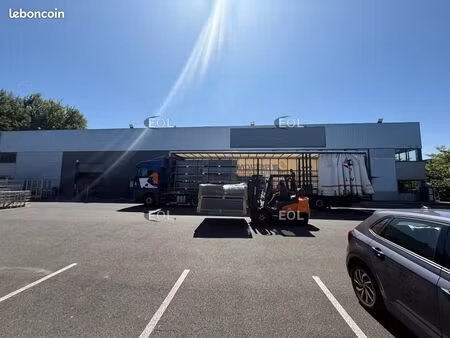 local bureaux 1 318 m²