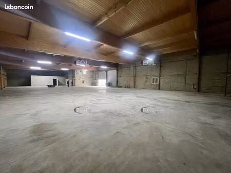 local bureaux 860 m²