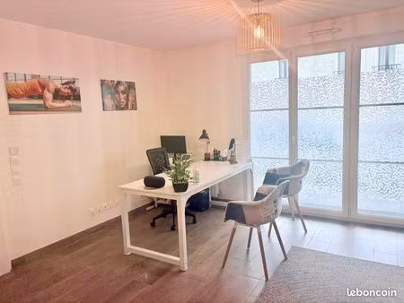 ozoir-la-ferrière : box 20m² cabinet pluridisciplinaire standing (pmr)