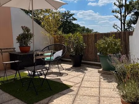 t2 meublé terrasse et garage