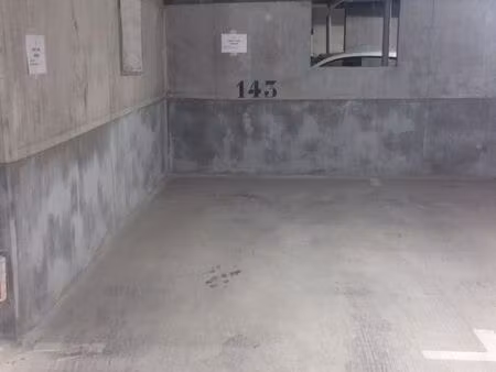 location place de parking intérieur dans une résidence sécurisé