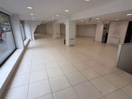 boutique 600 m² paris