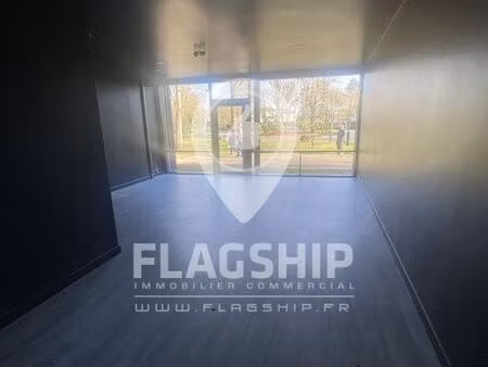 boutique 590 m² serris