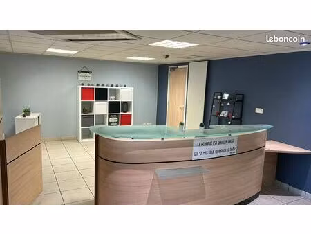 local commercial refait à neuf il y a quelques années – ultra lumineux – notre dame de bon