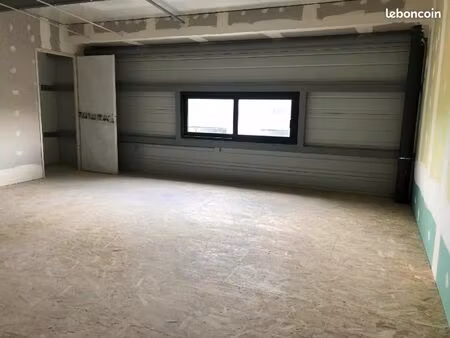 local d'activité 100 m²