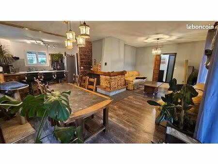 maison treize vents grand terrain dans village