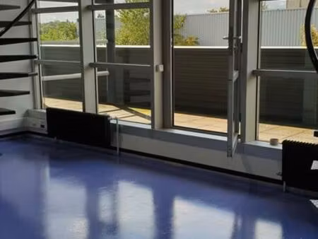 bureau climatisé avec terrasse