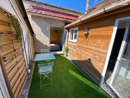 t2 meublé avec terrasse privative hyper centre