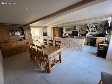 maison  mitoyenne  rénovée 120m2