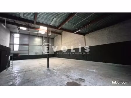local d'activité 820 m²