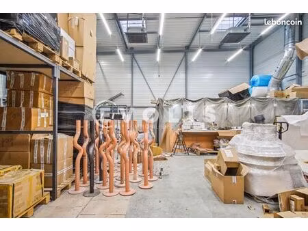 local d'activité 851 m²
